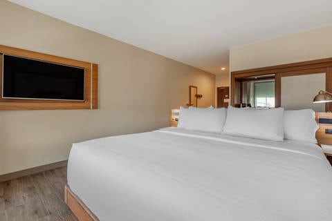 Guest room with one bed | Cambria, Richardson TX Hotels