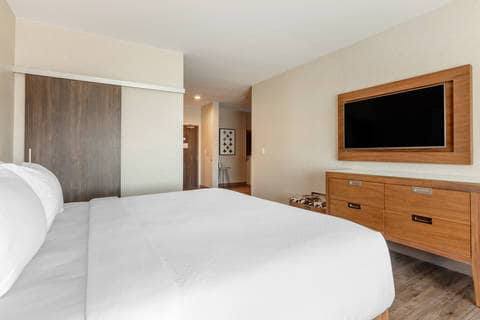 One-bedroom suite | Cambria, Richardson TX Hotels