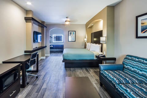 King suite | Econo Lodge, Houston TX Hotels