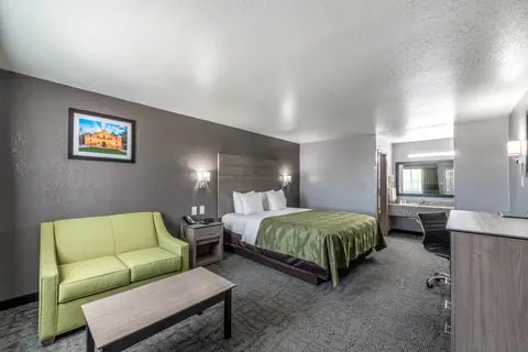 Guest room with added amenities | Quality Inn, San-antonio TX Hotels