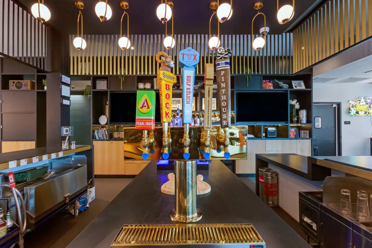 Hotel bar | Cambria, Austin TX Hotels