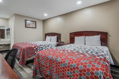 Guest room with double bed(s) | Econo Lodge, Waco TX Hotels