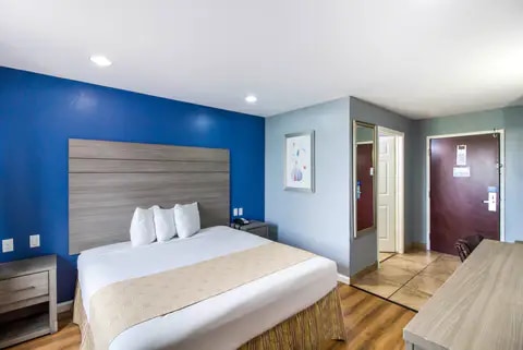 Guest room with king bed(s) | Rodeway Inn, Port-arthur TX Hotels