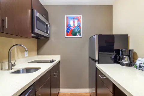 Guest room with queen bed(s) | Mainstay, Houston TX Hotels