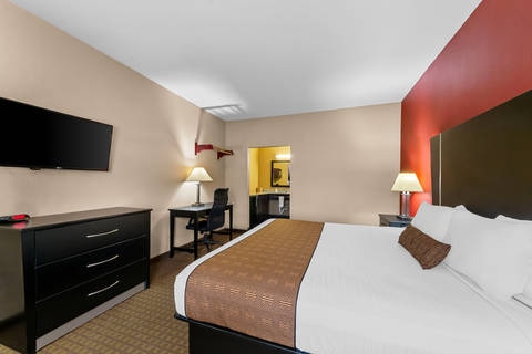 Guest room with king bed(s) | Rodeway Inn, Dilley TX Hotels