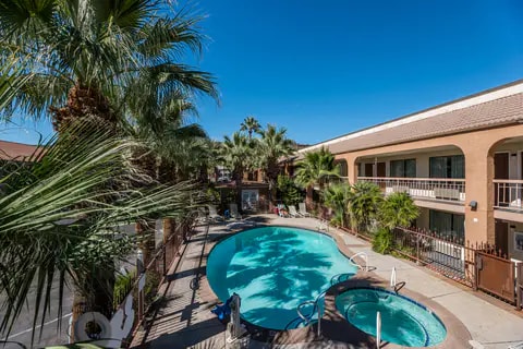 Outdoor pool | Quality Inn, Saint-george UT Hotels