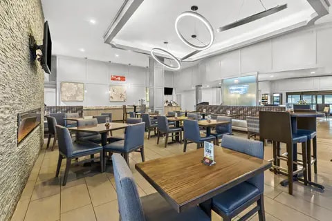UT300BreakfastArea2