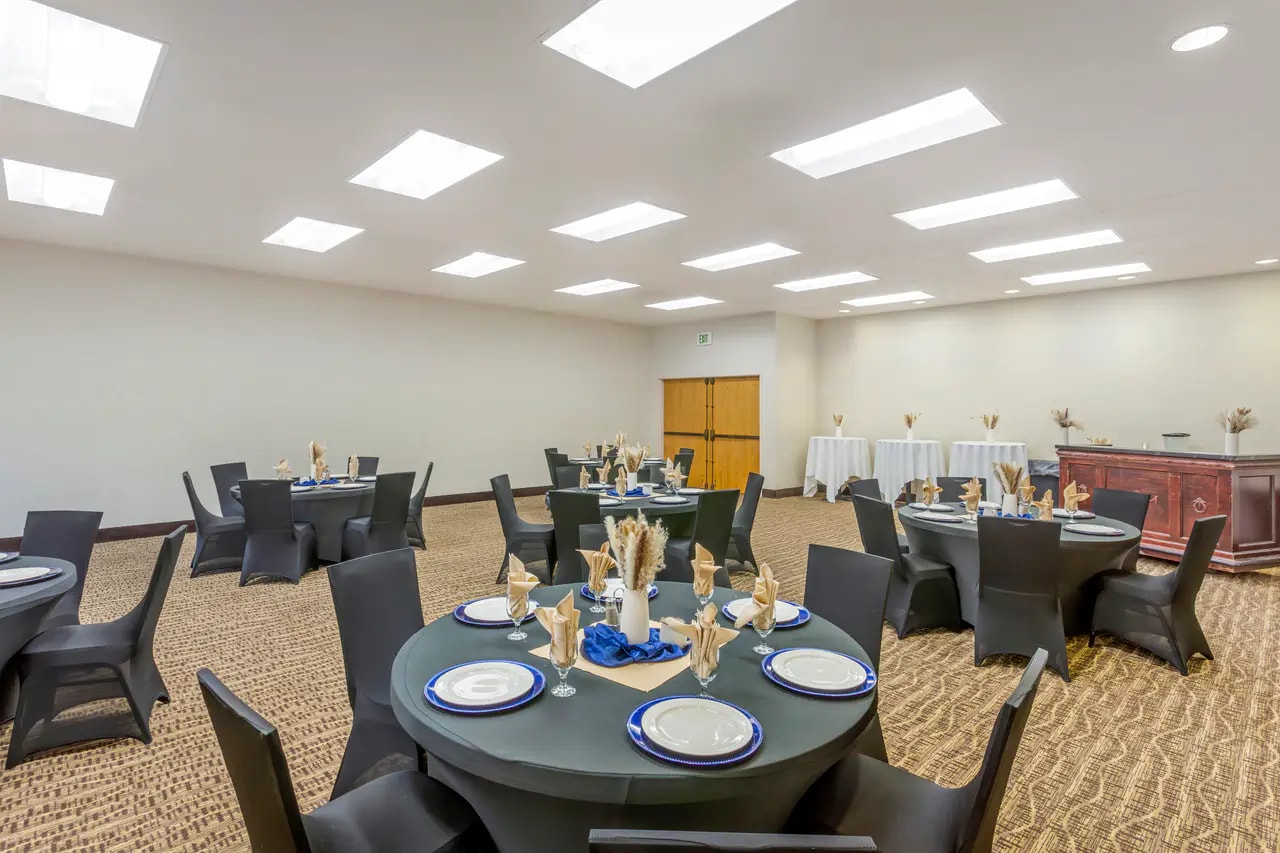UT422banquettwo1_1