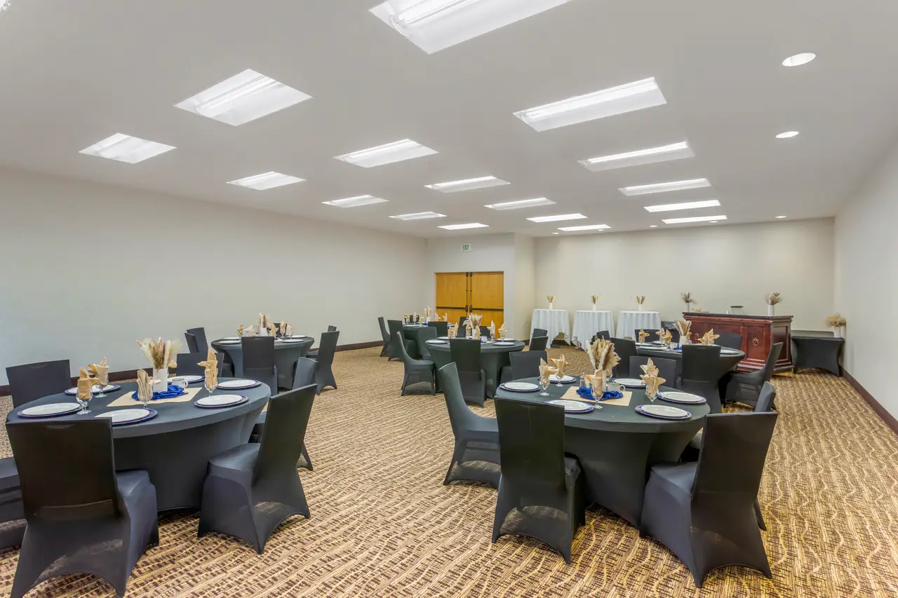 UT422banquettwo2_1