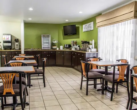 Breakfast room