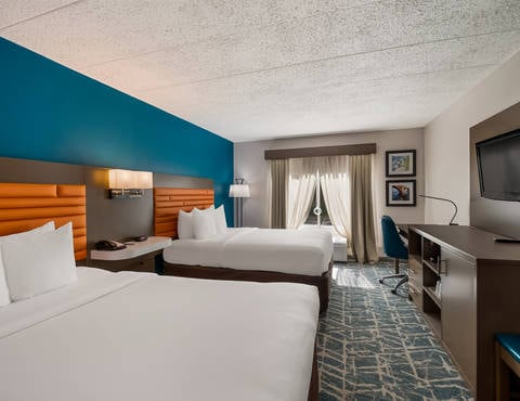 Accessible Room with 2 Queen Beds | Comfort Inn, Falls-church VA Hotels