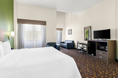 Spacious suite with added amenities | Quality Inn, Salem VA Hotels
