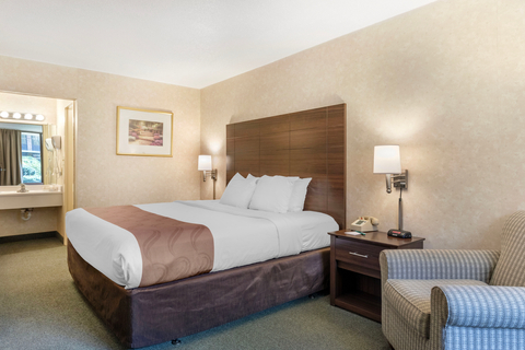 Guest room with king bed(s) | Quality Inn, Vienna VA Hotels