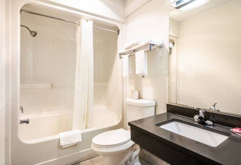 Bathroom | Econo Lodge, Glade-spring VA Hotels