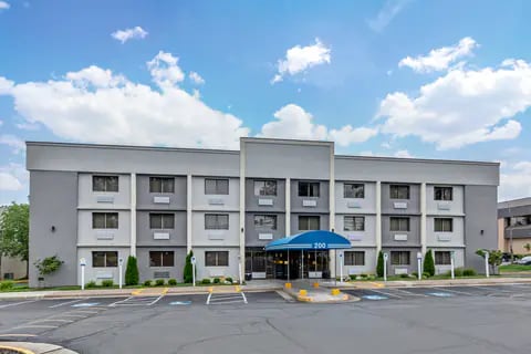 Hotel exterior | Comfort Inn, Herndon VA Hotels