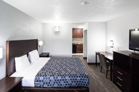 Guest room with queen bed(s) | Rodeway Inn, Hopewell VA Hotels