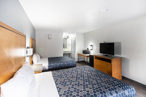 Guest room with queen bed(s) | Rodeway Inn, Hopewell VA Hotels