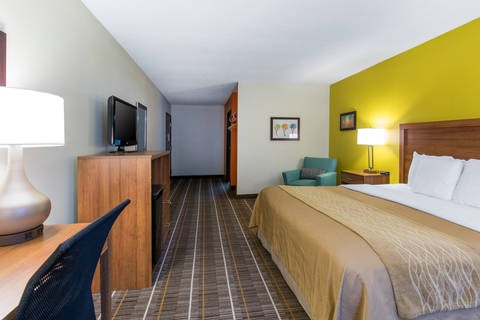 Well-equipped guest room | Quality Inn, Stephens-city VA Hotels