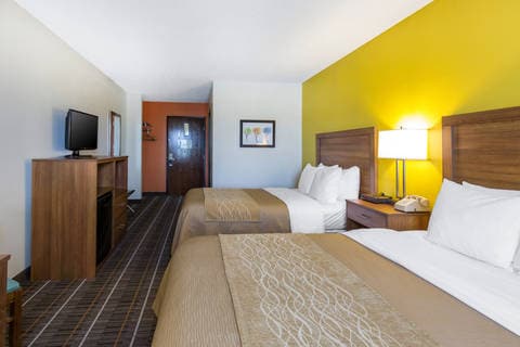 Guest room with added amenities | Quality Inn, Stephens-city VA Hotels
