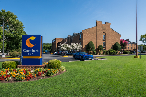 Hotel entrance | Comfort Inn, Newport-news VA Hotels