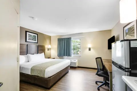 Guest room with king bed(s) | Suburban, Sterling VA Hotels