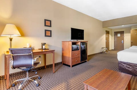 Suite with double bed(s) | Comfort Inn, Raphine VA Hotels