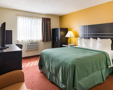 Spacious guest room | Quality Inn, Chesapeake VA Hotels