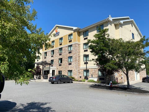 Hotel exterior | Comfort Inn, Brattleboro VT Hotels