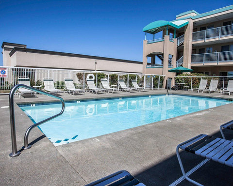 Outdoor pool with sundeck | Quality Inn Grand Suites Bellingham hotel in Bellingham, WA