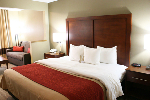 King suite with sitting area, Comfort Inn hotel in Ellensburg WA