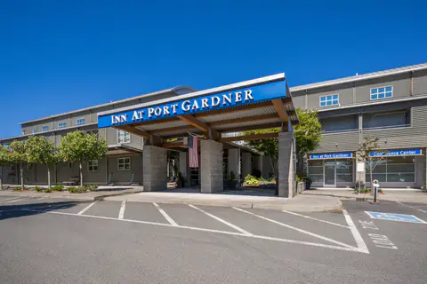 Hotel entrance | Ascend Hotel Collection, Everett WA Hotels