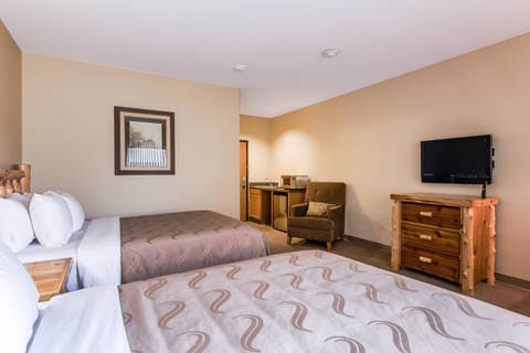 Spacious room with queen beds | Quality Inn, Selah WA Hotels