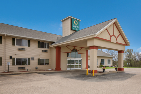 Hotel exterior | Quality Inn, Edgerton WI Hotels