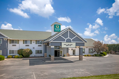 Hotel exterior | Quality Inn, Stoughton WI Hotels