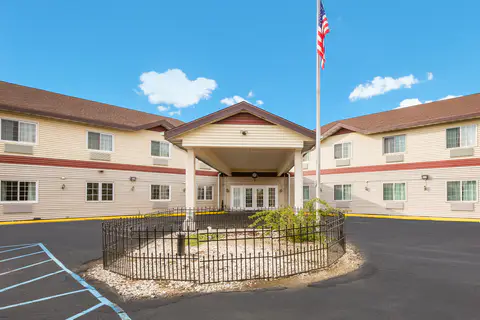 Hotel exterior | Econo Lodge, Lake-mills WI Hotels