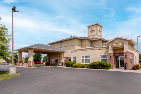 Hotel exterior | Comfort Inn, Plover WI Hotels