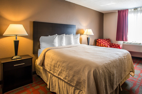 Guest room | Quality Inn, West-bend WI Hotels