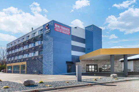 Hotel exterior | Comfort Inn, Beaver-dam WI Hotels