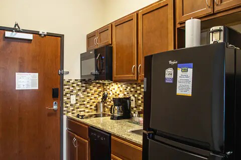 Well-equipped suite | Mainstay, Madison WI Hotels