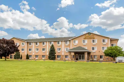 Hotel exterior | Quality Inn, Wisconsin-dells WI Hotels