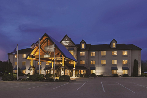 Hotel Exterior | Country, Green-bay WI Hotels