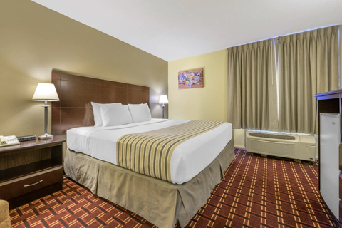 Guest room with king bed(s) | Econo Lodge, Triadelphia WV Hotels