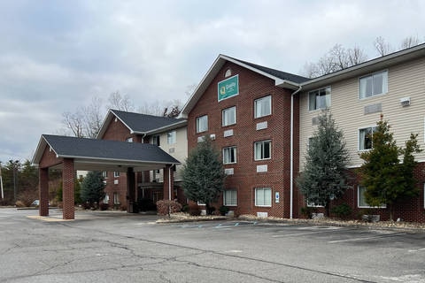 Hotel exterior | Quality Inn, Huntington WV Hotels