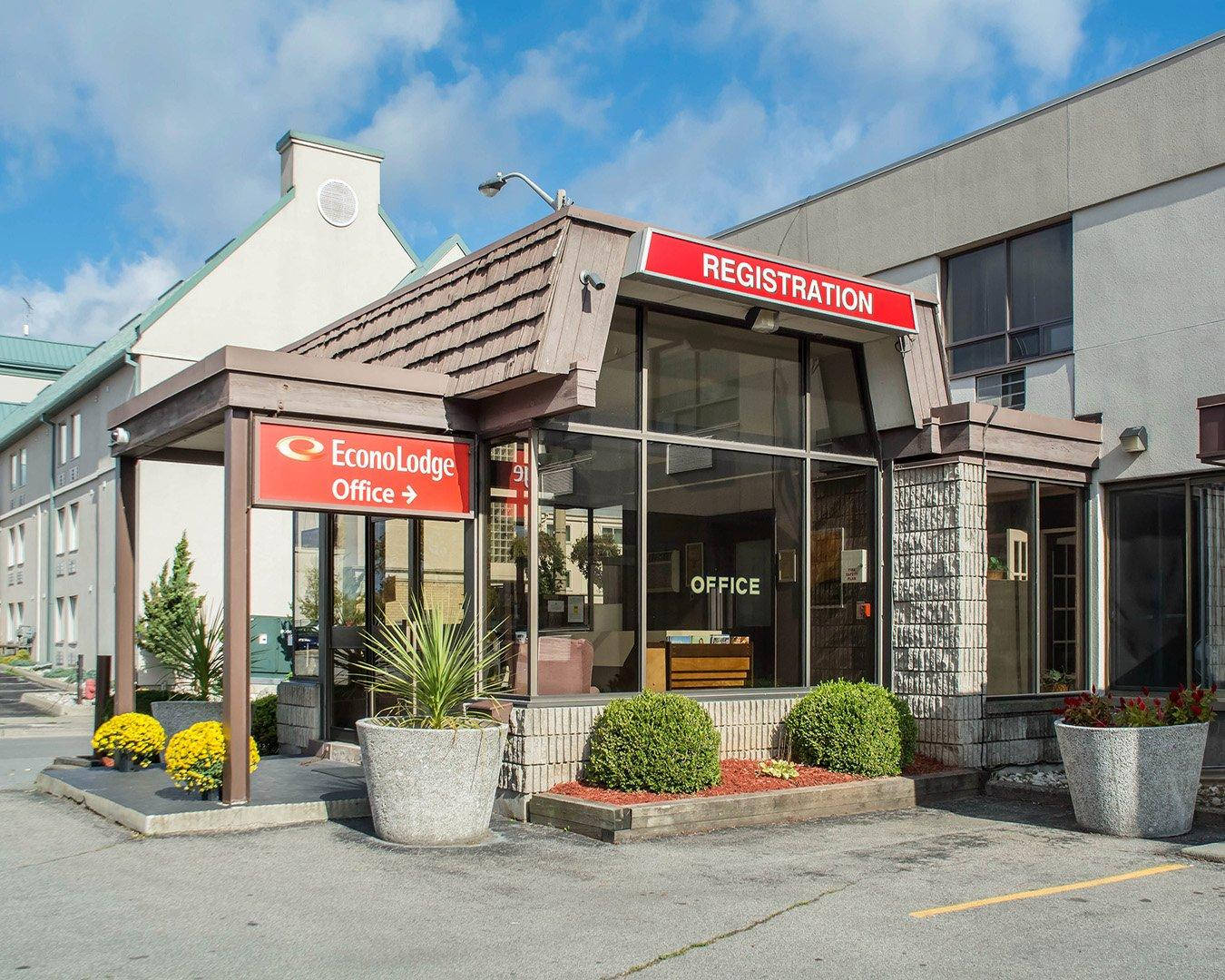 Niagara Falls Canada Hotel Near Clifton Hill Econo Lodge