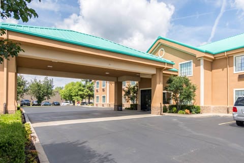 Quality Inn Suites Alma Ar Hotel Near Ozark Mountains