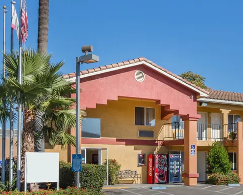Econo Lodge Inn Suites Lodi Hotel In Ca Book Now Hotel Entrance Econo Lodge Lodi Ca Hotels