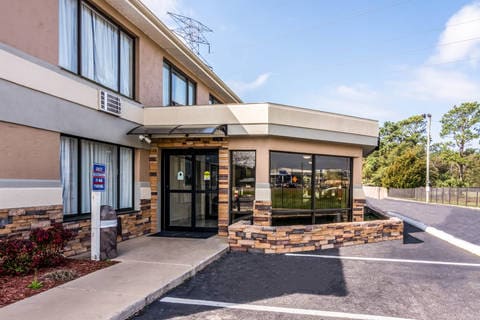 Clarion Inn Hotel In Pensacola Fl Near Gulf Coast Beaches