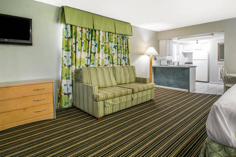 Rodeway Inn Suites Hotel Near Legoland Winter Haven Fl