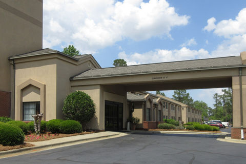 Econo Lodge Hotel In Albany Ga Near Willow Lake