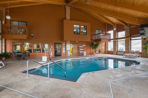 Quality Inn Hotel In Waverly Ia Near Wartburg College